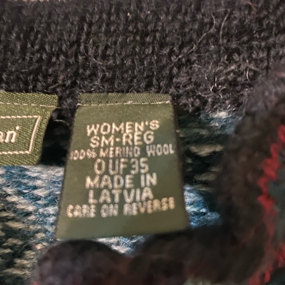 L.L. Bean Women's Wool Sweater Green, Black, Red - Picture 6 of 6